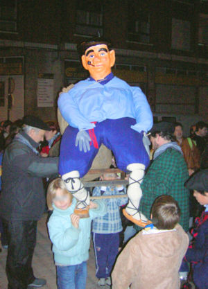 A figure of Olentzero being carried through the streets of Bagatza, Barakaldo