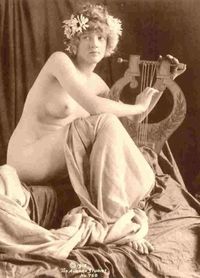 Woman playing lyre, 1913 photo posed to recall Classical Antiquity