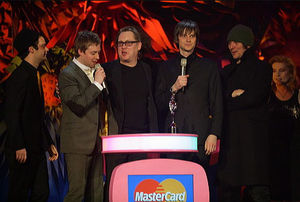 Kaiser Chiefs collecting one of their three Brit Awards, 2006 with Vic Reeves. Note Debbie Harry in the background on the right.