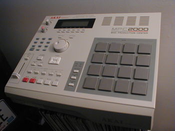 An AKAI MPC2000 sampler